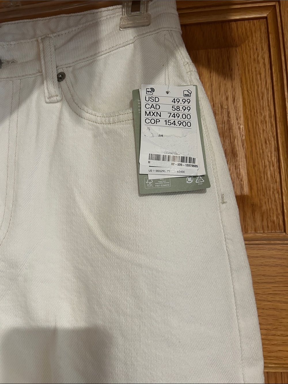 NWT H&M Divided White Distressed Denim Baggy Jeans | Size 2 - Picture 4 of 6